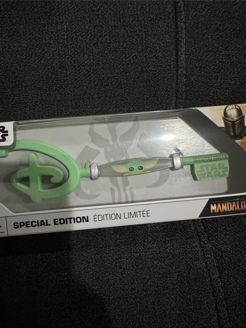 Star Wars Disney The Mandalorian Grogu Collectible Key & Pin - Picture 2 of 5